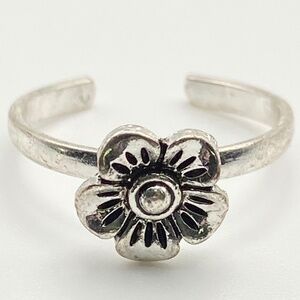 Silver Tone Metal Toe Ring Flower Adjustable Size